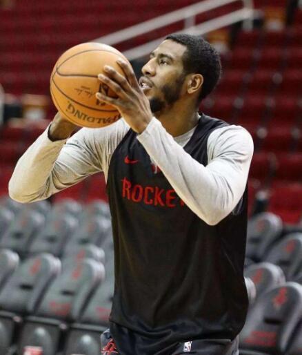 浮嶋敏：邝兆镭没出场是因为轮换；每场比赛我们都全力争胜（浮嶋敏：邝兆镭因轮换未出场，我们每场都力拼胜利）