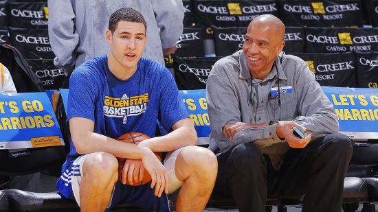 足球国足归化球员表现稳健，获媒体点赞（国足归化球员稳健发挥，获媒体好评）