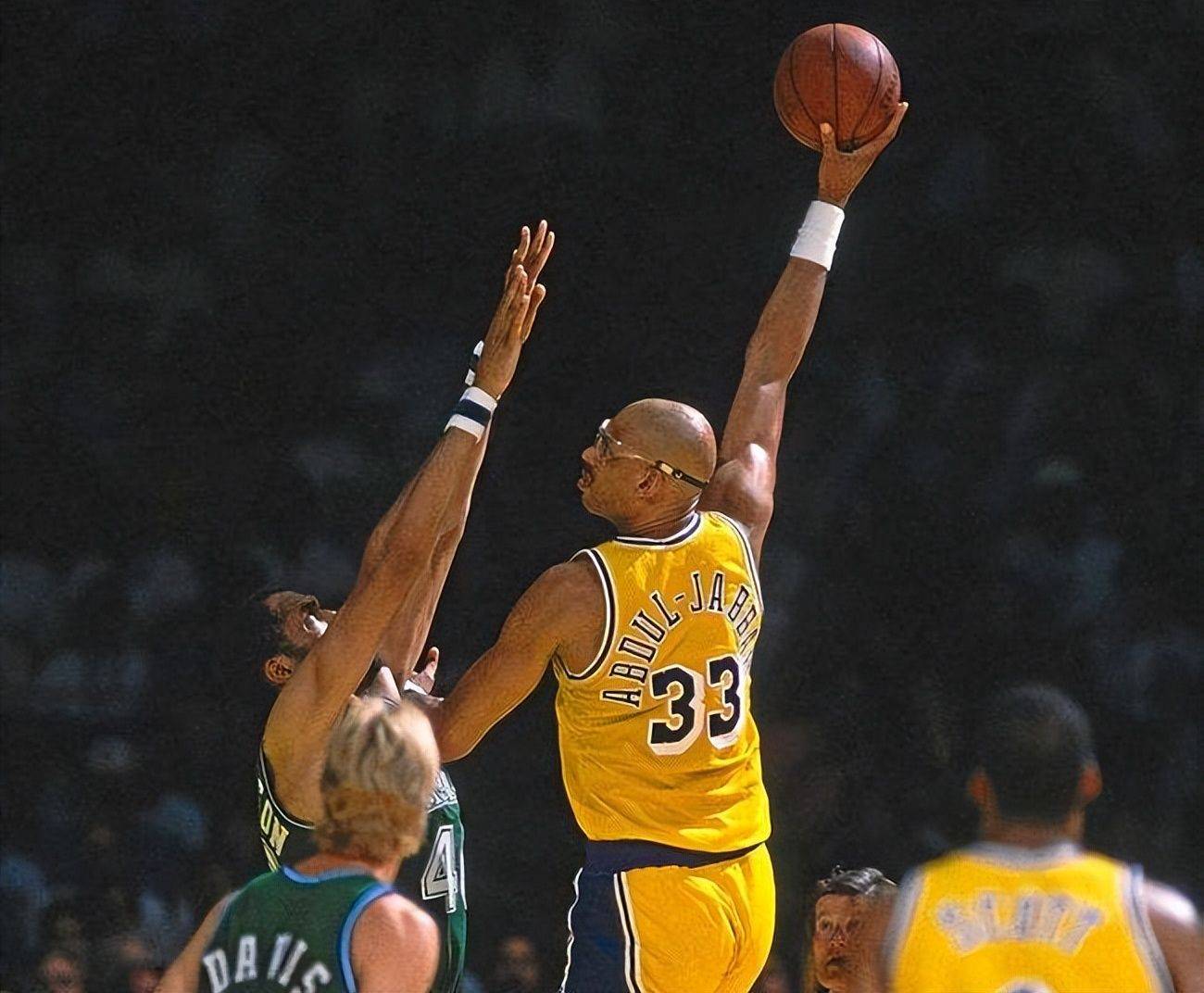 广岛前锋：在艰难的情况下能拿下一场平局很欣慰，感谢远征军（广岛前锋：逆境守住平局倍感欣慰，感谢远征军）