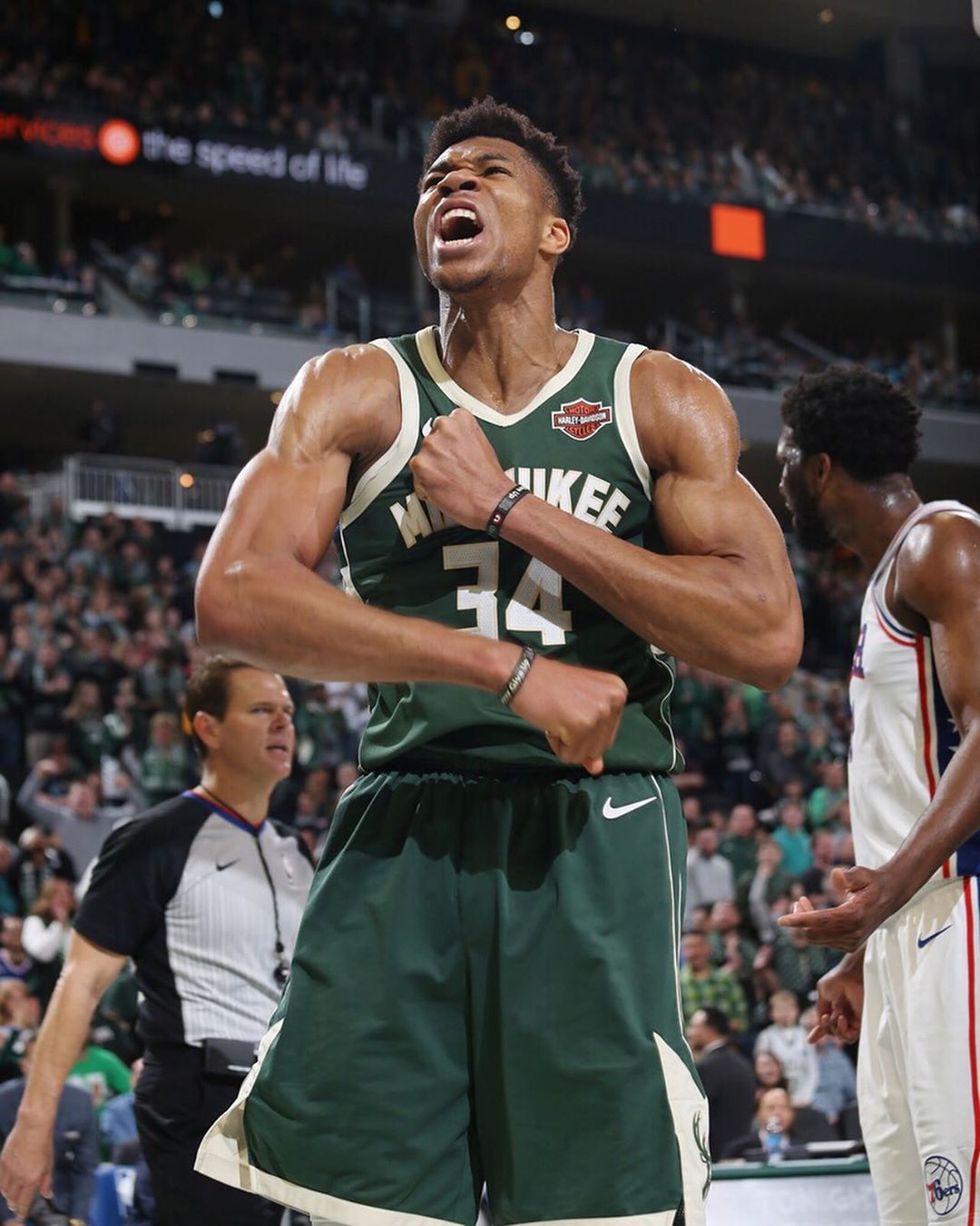 如此巴萨，怎能不爱？亚马尔助攻梅开二度，莱万攻入首球（怎能不爱这支巴萨？亚马尔两次助攻，莱万收获首球）