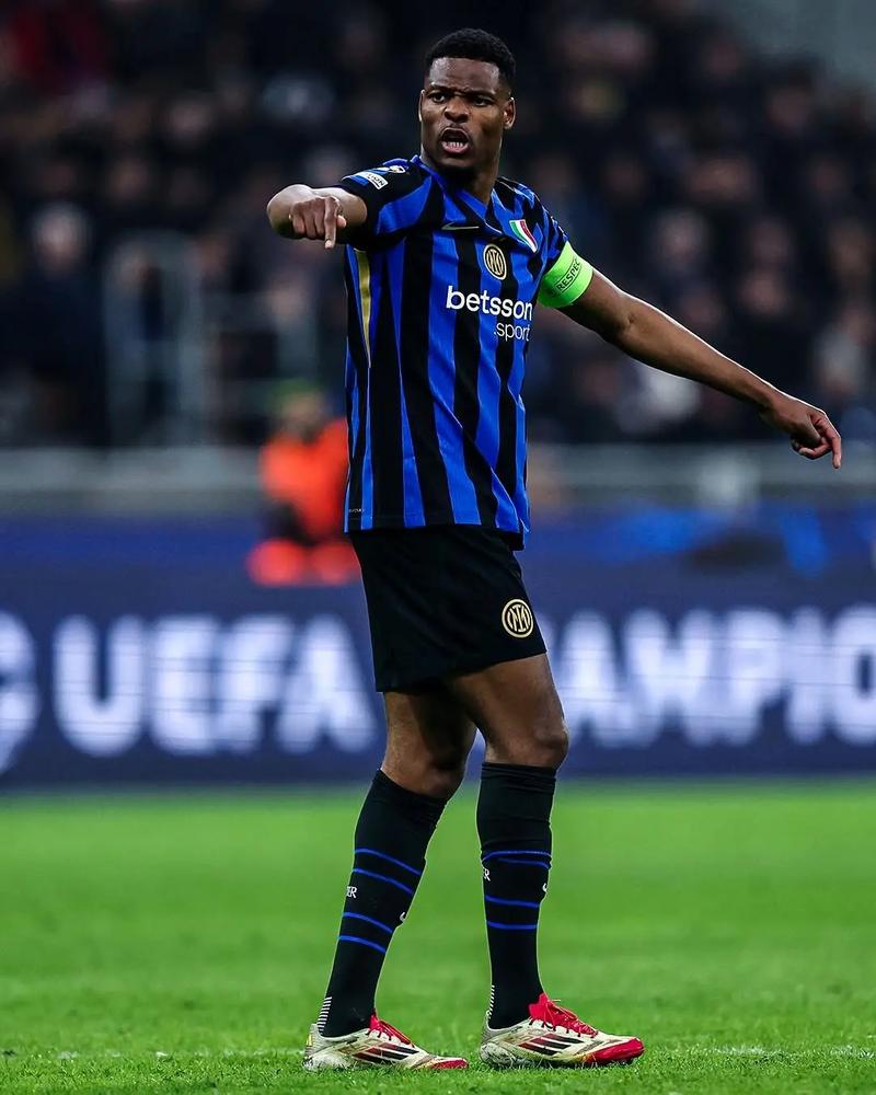 沙特联身价更新：C罗1200万欧不变，雷特吉、努涅斯前二（沙特联身价最新榜：C罗仍为1200万欧，雷特吉与努涅斯占据前二）