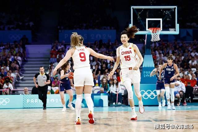 裁判判罚引发球迷不满（判罚争议点燃球迷不满）