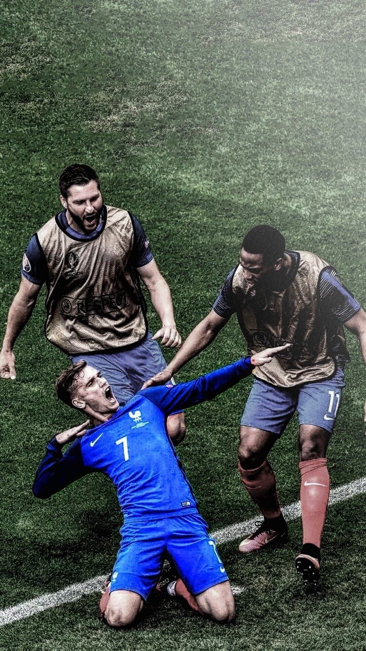 拜仁慕尼黑莱万帽子戏法再创纪录（莱万帽子戏法助拜仁再创纪录）