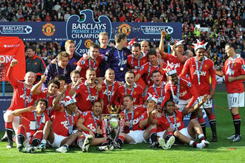 维尼修斯和阿森纳U16球员合影，2米法国门将抢镜（维尼修斯与阿森纳U16合影，2米法国门将抢尽风头）