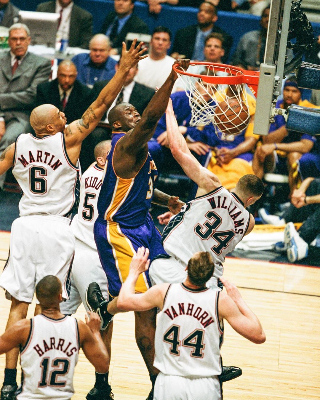 国足选帅时间线：9月5日公开选聘，今日邵佳一出任新帅（国足选帅进程回顾：9月5日启动公开选聘，邵佳一今日正式上任）