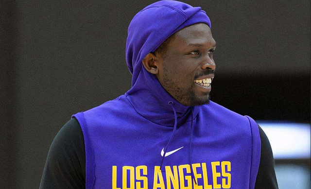 记者：上海申花5名外援以及谢鹏飞和戴伟浚随队出征亚冠客场（记者：申花五外援携谢鹏飞、戴伟浚随队奔赴亚冠客场）