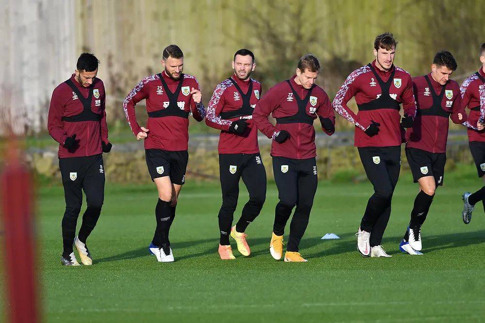 NBA季后赛球员表现数据分析（NBA季后赛球员表现数据深度解析）