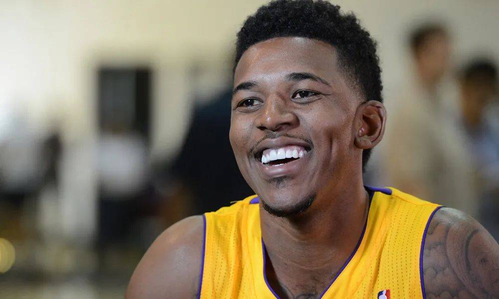 队报：雷恩17岁高中锋梅特潜力高，他选39号只因好友特尔（队报：雷恩17岁锋线新星梅特被看好，之所以穿39号只是因为好友特尔）