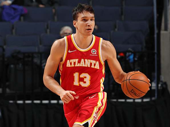 欧文连续突破得分，全队士气高涨（欧文连番强突砍分，球队士气飙升）